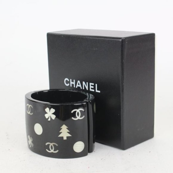 Chanel 05A Black Tree Clover CC Charm Cuff Bangle - Picture 2 of 12